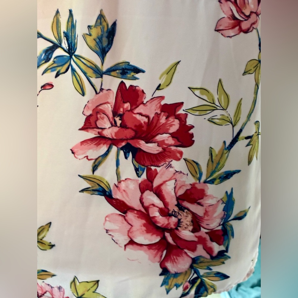 🦜 Premise Studio Cream Blouse with Floral and Bird Design - Picture 5 of 11